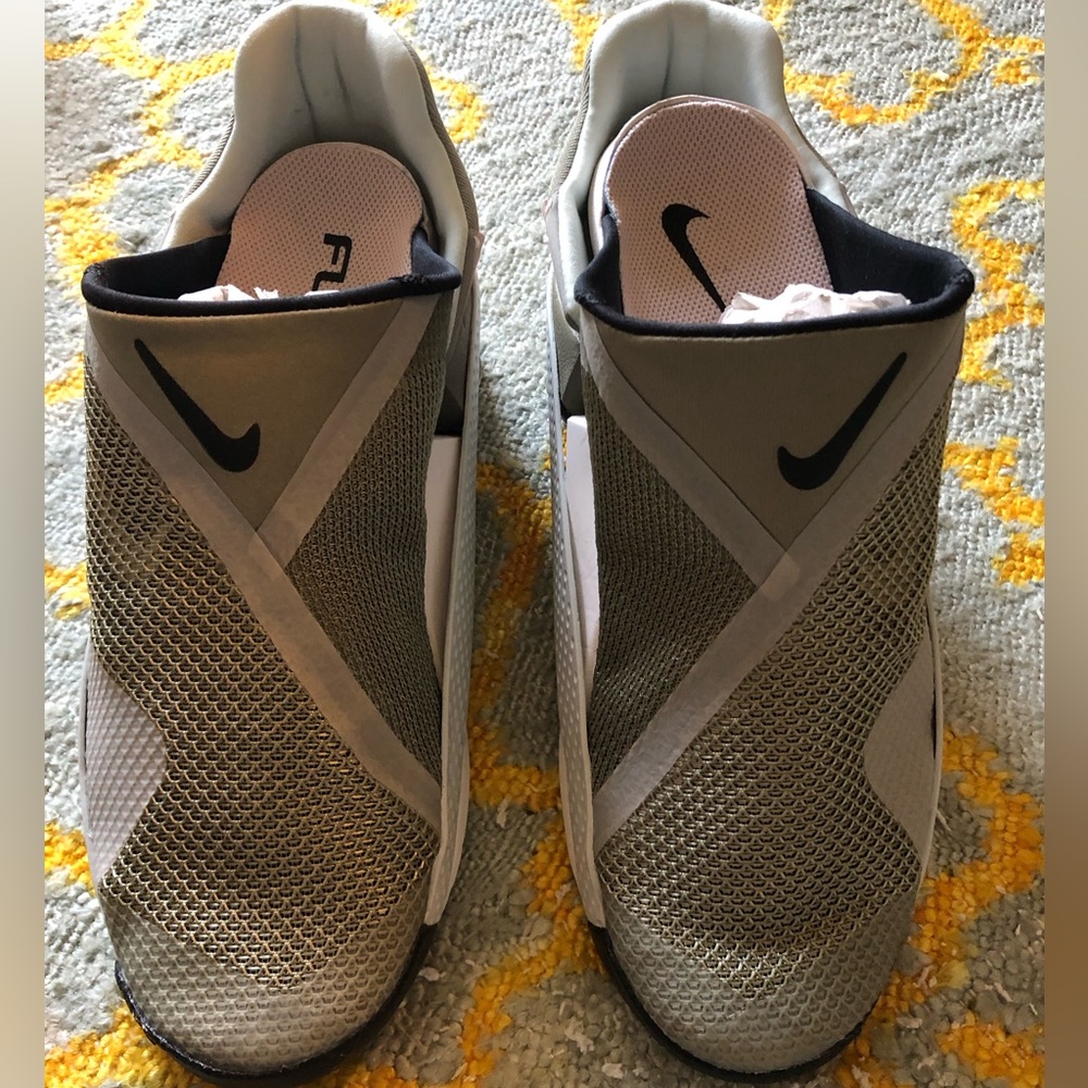 Nike Go Flyease sneakers. Size 8.5. Brand new
